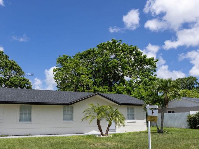 Home for sale at 355 SW 17th Ave - photo 6183144