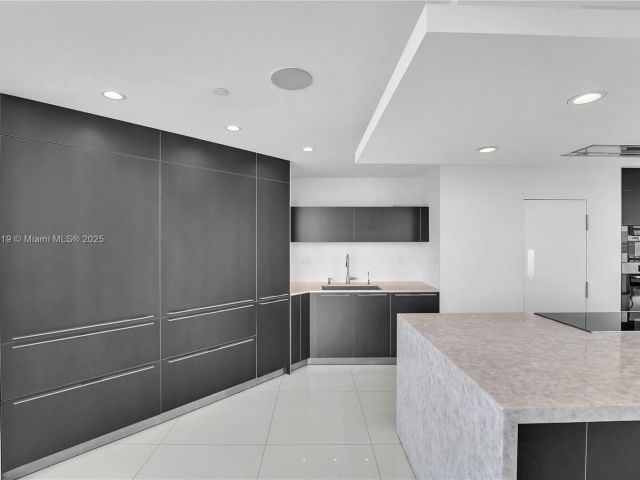 Apartment for sale  Unit #3405 - photo 6205076