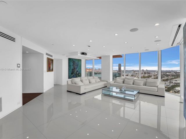 Apartment for sale  Unit #3405 - photo 6205081