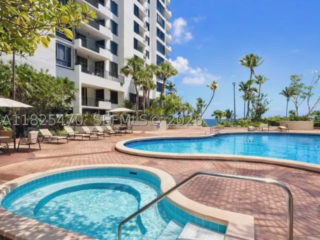 3-bedroom condo for sale in Miami - 520 Brickell Key Dr A1421 - MondialRealty