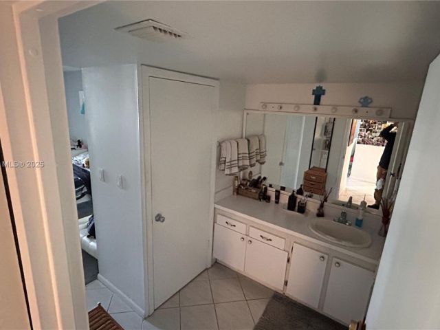 Apartment for sale  Unit #1030 - photo 6185443