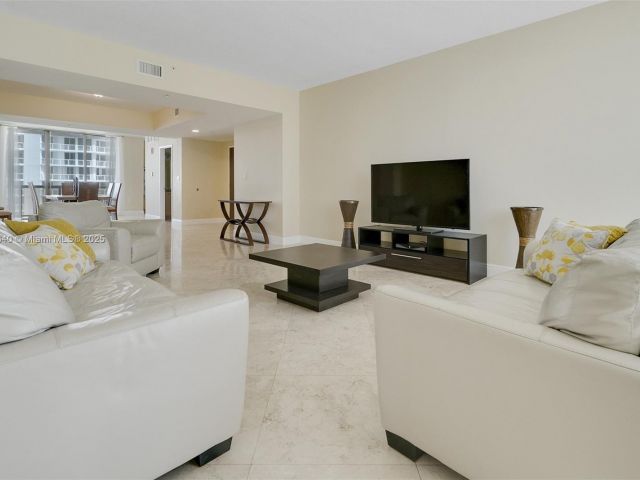 Apartment for sale  Unit #902 - photo 6185722