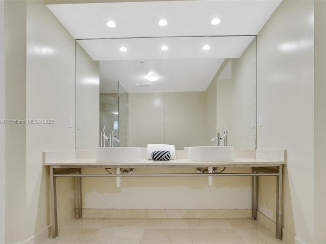 Apartment for sale  Unit #902 - photo 6185724