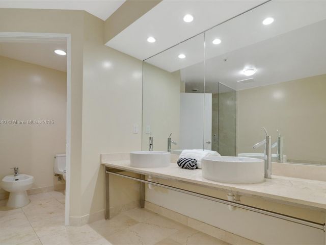 Apartment for sale  Unit #902 - photo 6185725