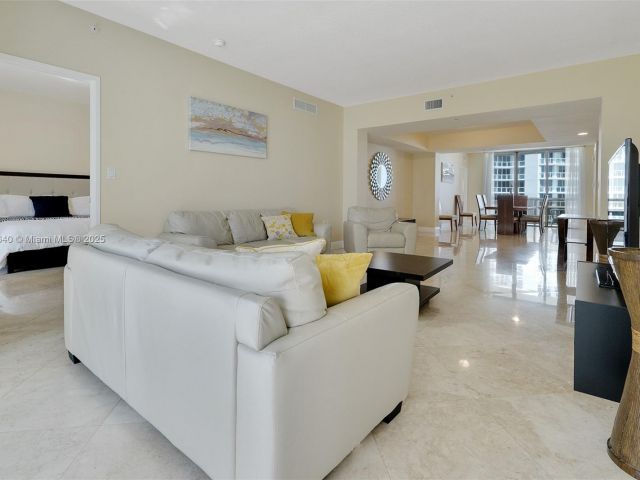 Apartment for sale  Unit #902 - photo 6185730