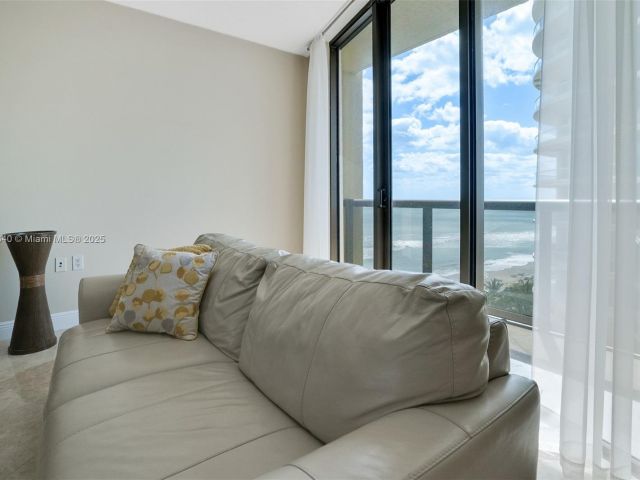 Apartment for sale  Unit #902 - photo 6185732