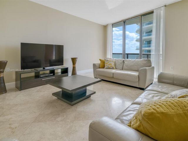 Apartment for sale  Unit #902 - photo 6185733