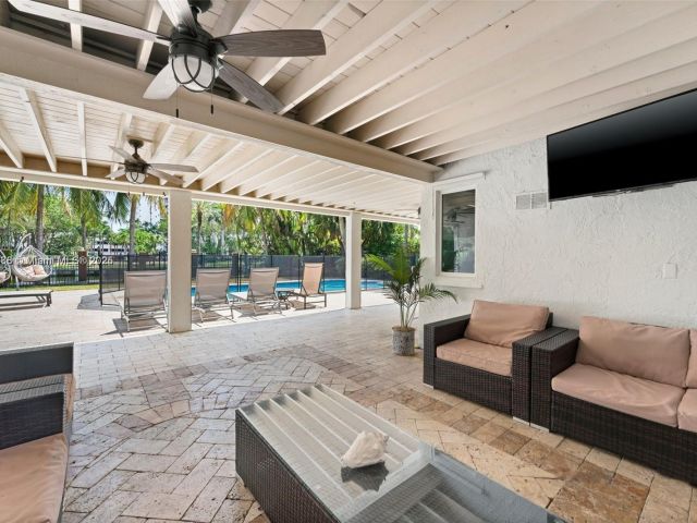 Home for sale at 413 Holiday - photo 6184677