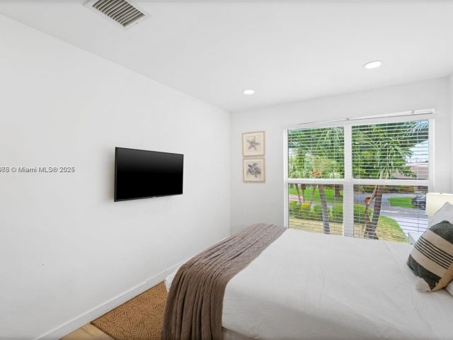 Home for sale at 413 Holiday - photo 6184679