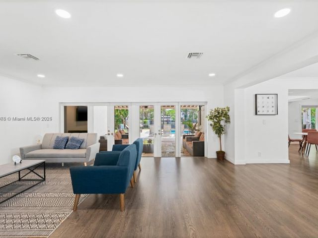 Home for sale at 413 Holiday - photo 6184680