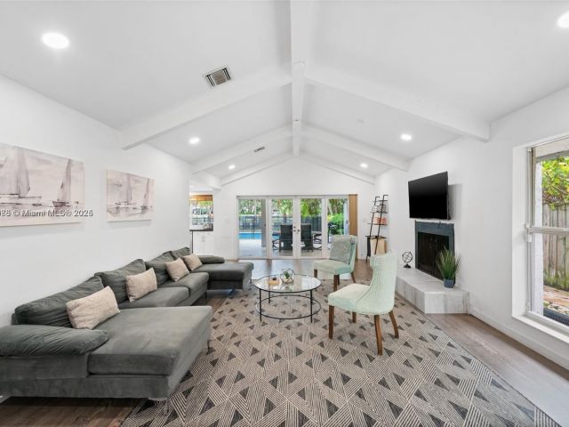 Home for sale at 413 Holiday - photo 6184681