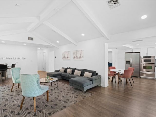 Home for sale at 413 Holiday - photo 6184684