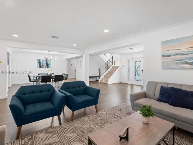 Home for sale at 413 Holiday - photo 6184686