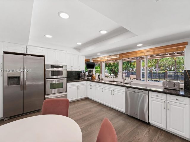 Home for sale at 413 Holiday - photo 6184688