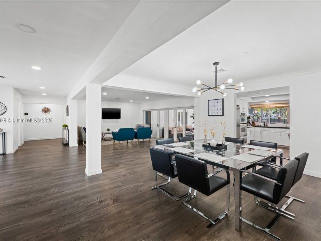 Home for sale at 413 Holiday - photo 6184689