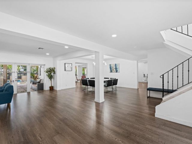 Home for sale at 413 Holiday - photo 6184690