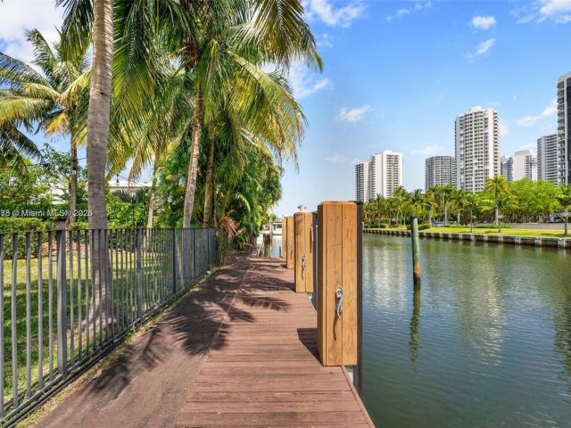 Home for sale at 413 Holiday - photo 6184692