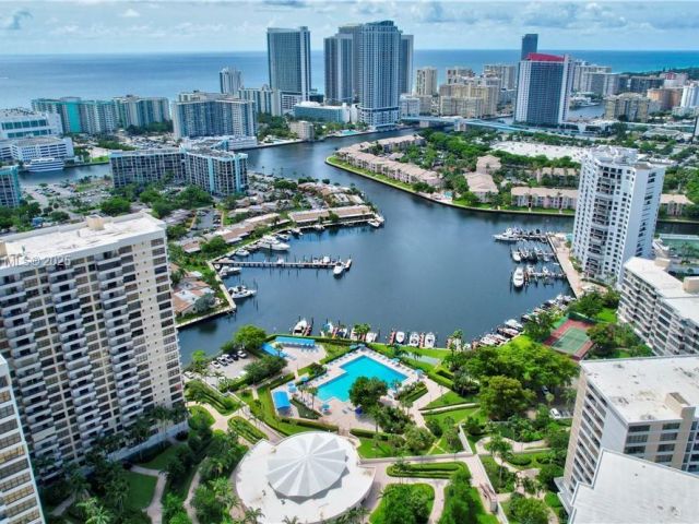 Apartment for sale  Unit #405 - photo 6193429