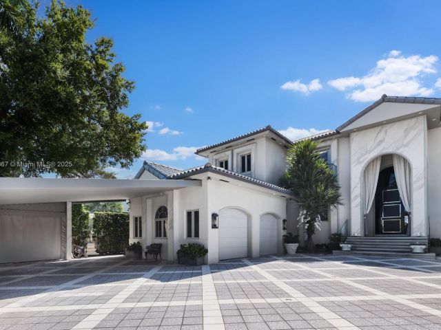 Home for rent at 176 S Hibiscus Dr - photo 6188572