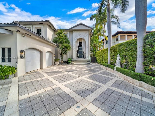 Home for rent at 176 S Hibiscus Dr - photo 6188573