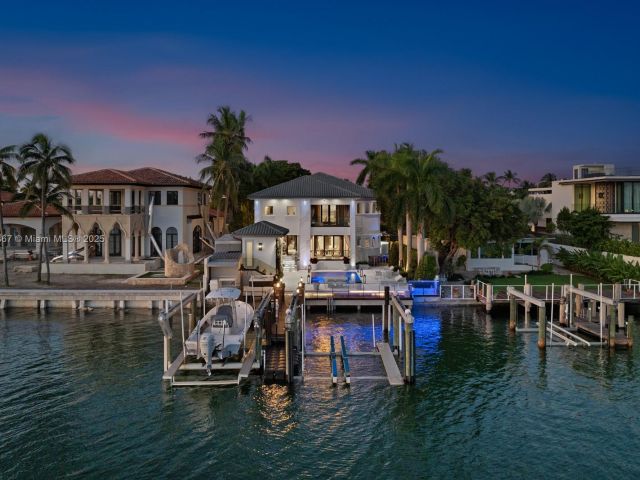 Home for rent at 176 S Hibiscus Dr - photo 6188574