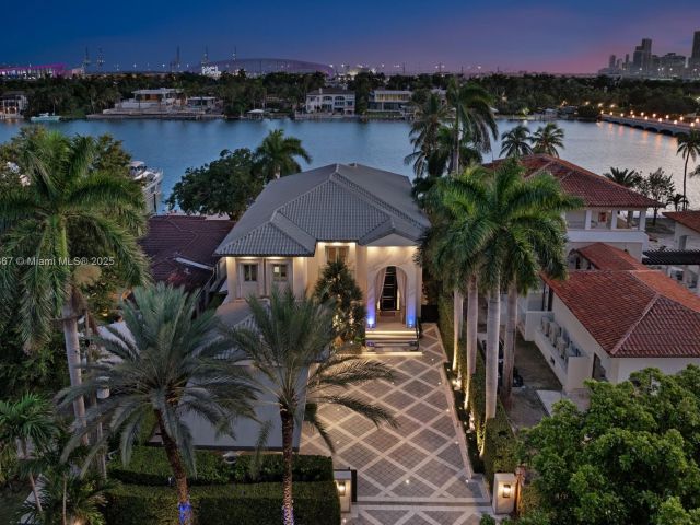 Home for rent at 176 S Hibiscus Dr - photo 6188576