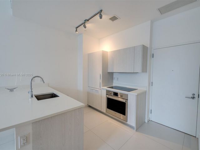 Apartment for rent  Unit #205 - photo 6188686