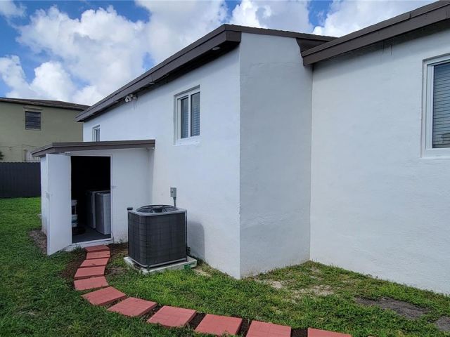 Home for rent at 1520 NW 69th St - photo 6208795