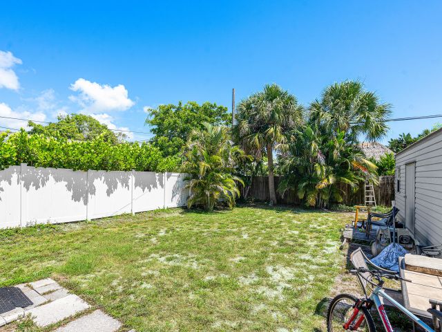 Home for sale at 221 NE 10th Street - photo 6214336