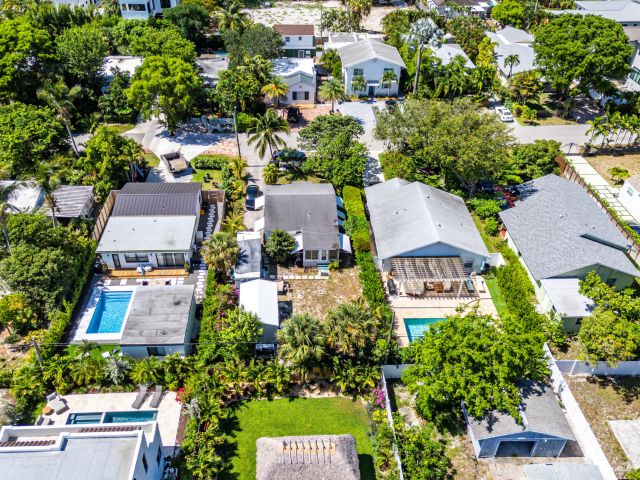 Home for sale at 221 NE 10th Street - photo 6214338