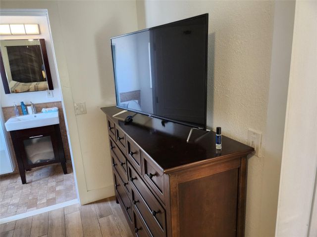 Home for sale at 4610 NE 3rd Ave - photo 6233914