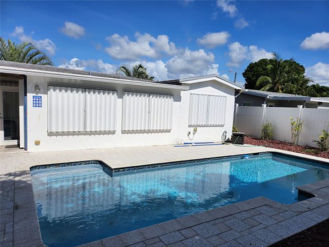 Home for sale at 4610 NE 3rd Ave - photo 6233917