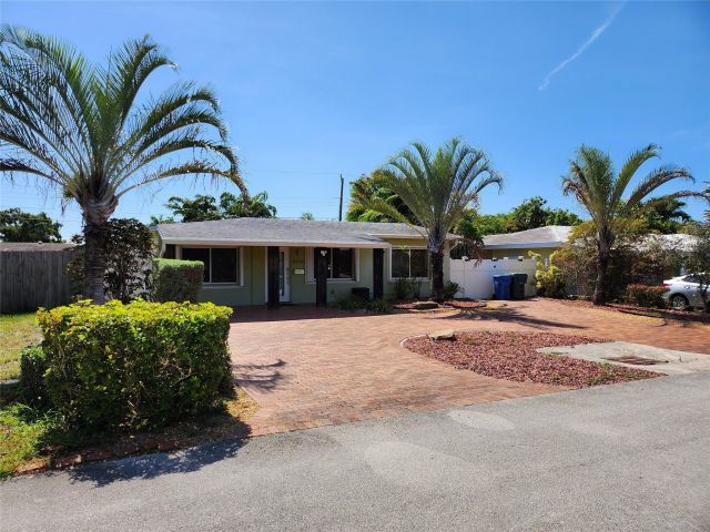 Home for sale at 4610 NE 3rd Ave - photo 6233927