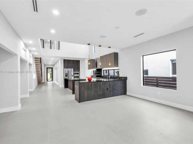 Home for rent at 808 SW 9th St 808-A - photo 6197502