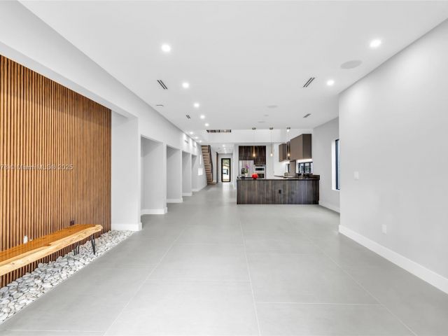 Home for rent at 808 SW 9th St 808-A - photo 6197504