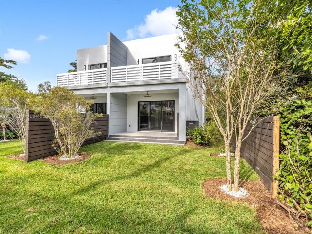 Home for rent at 808 SW 9th St 808-A - photo 6197505