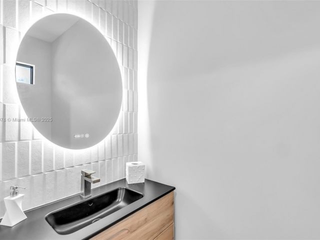 Home for rent at 808 SW 9th St 808-A - photo 6197508