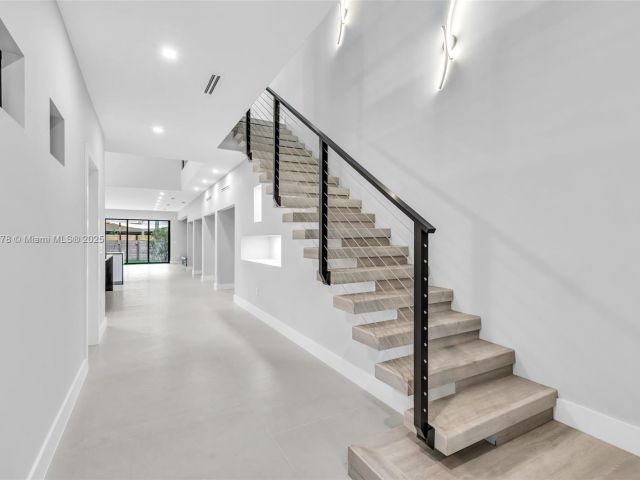 Home for rent at 808 SW 9th St 808-A - photo 6197509