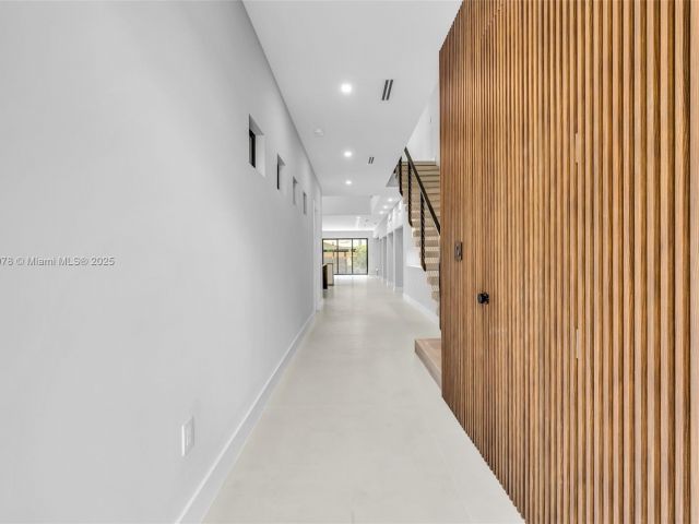 Home for rent at 808 SW 9th St 808-A - photo 6197510