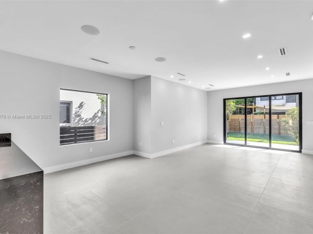 Home for rent at 808 SW 9th St 808-A - photo 6197513