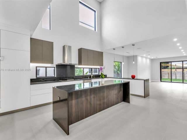 Home for rent at 808 SW 9th St 808-A - photo 6197515