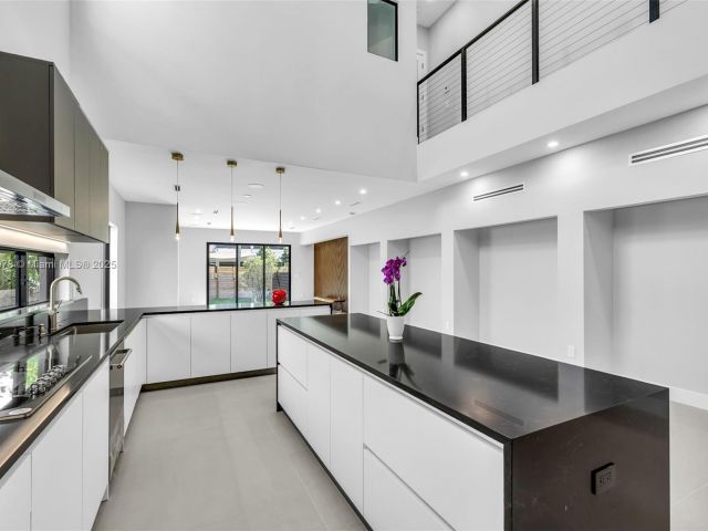 Home for rent at 808 SW 9th St 808-A - photo 6197517