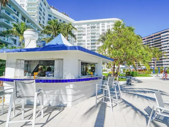 2-bedroom condo for rent in Miami Beach - 5151 Collins Ave 535 - MondialRealty