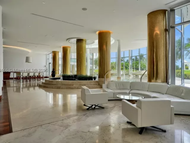 2-bedroom condo for rent in Miami Beach - 5151 Collins Ave 535 - MondialRealty