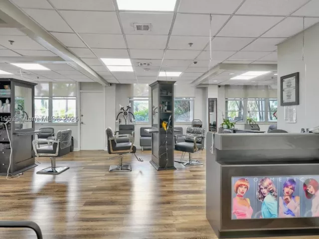 2-bedroom condo for rent in Miami Beach - 5151 Collins Ave 535 - MondialRealty