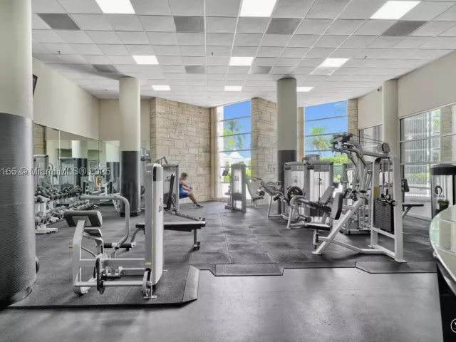 2-bedroom condo for rent in Miami Beach - 5151 Collins Ave 535 - MondialRealty