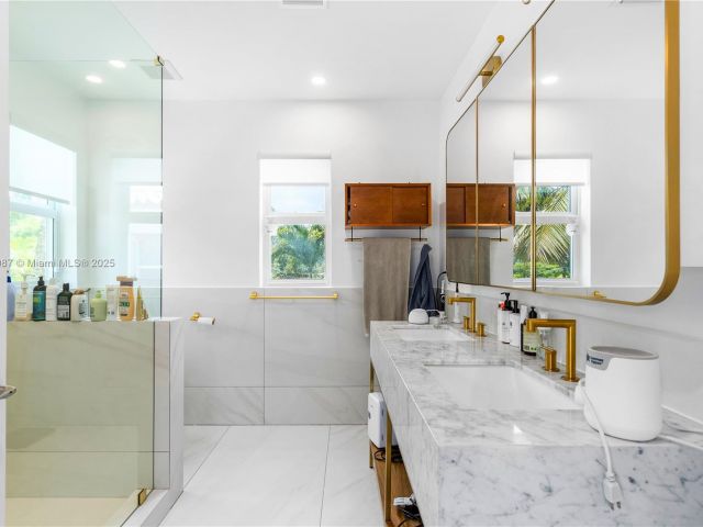 Home for sale at 719 W 51st St - photo 6204848