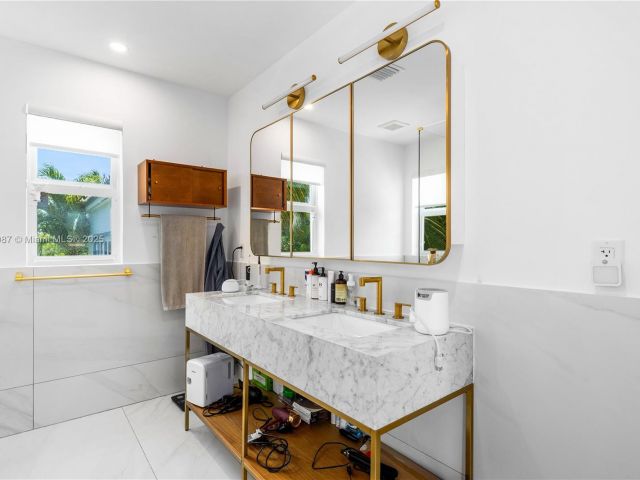 Home for sale at 719 W 51st St - photo 6204849