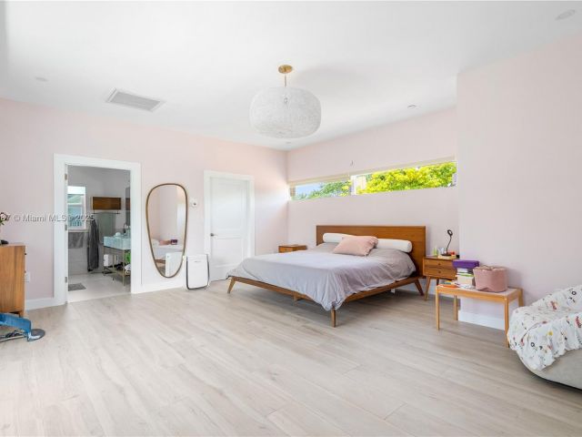 Home for sale at 719 W 51st St - photo 6204852