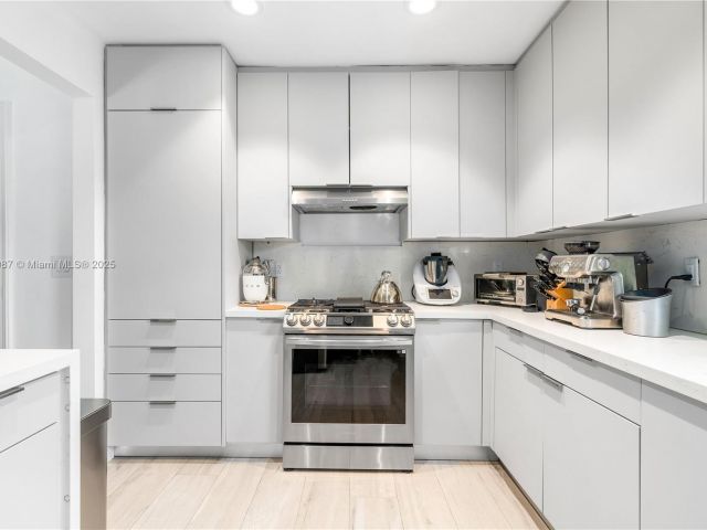 Home for sale at 719 W 51st St - photo 6204857